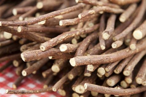 8 Health Benefits Of Licorice Root How To Use It