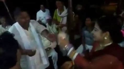 Bjp Ex Mla Video Dancing With Female Dancers In Gopalganj Video