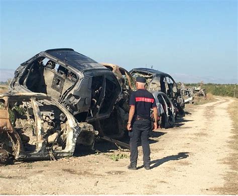 Carabinieri Forestali Scoprono 38 Auto Cannibalizzate Nel Torrente