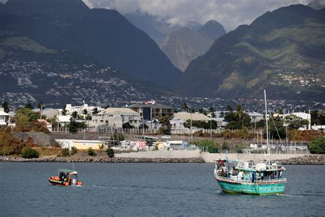 La Réunion Un homme interpellé après avoir tué sa mère et sa nièce L