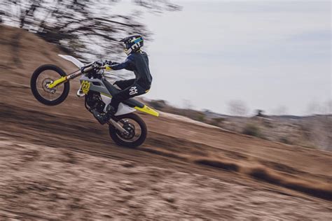 Husqvarna Wybiera Opony Dunlop Mx Do Gamy Motocykli Crossowych Nowej