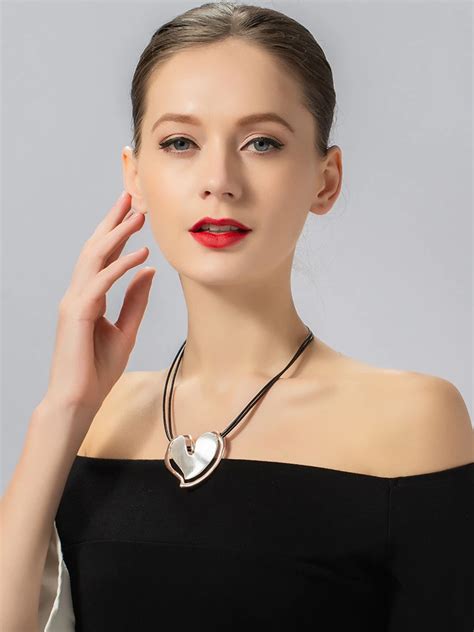 Punk Heart Pendant Necklace Vintage Clavicle Chains For Women Luxurious Chunky Chains Necklaces