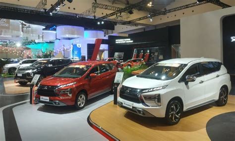 Merek Mobil Terlaris Januari November Toyota Dan Daihatsu