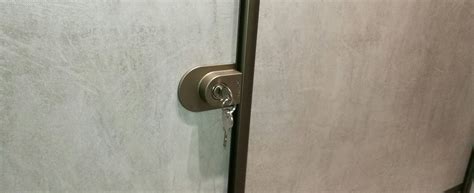 Замок для раздвижных дверей шкафа купе