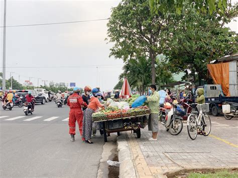 Buôn bán lấn chiếm lòng lề đường Tuyên truyền xử lý nghiêm vi phạm