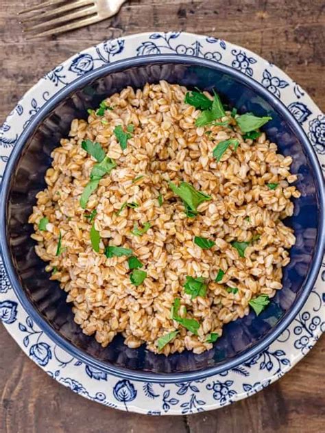 What is Farro? And How to Cook it! - The Mediterranean Dish