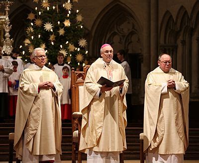 Bischof Rudolf feiert mit den Gläubigen ein Pontifikalamt zum