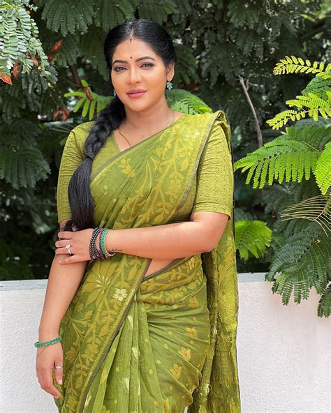 Tamil Serial Actress Reshma Pasupuleti Hot Photos In Green Saree Glamsundari In