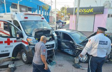 Choque Entre Ambulancia Y Un Auto Deja Lesionados En Culiac N