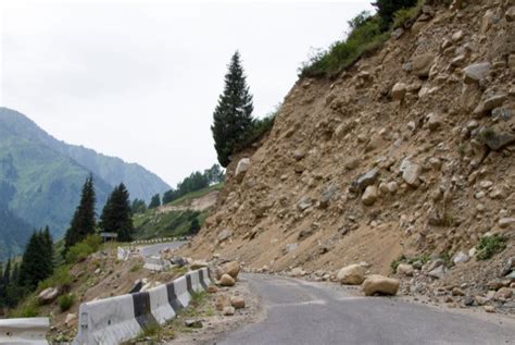 Badrinath National Highway Blocked Due To Landslide Over 100 Tourists Stranded