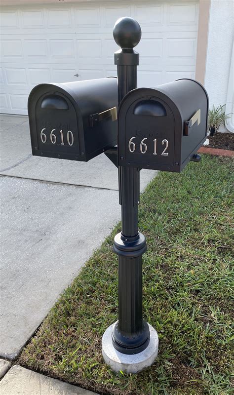 Ashley Side Double Curbside Mailbox In 2021 Classic Mailbox Mailbox Curb Appeal