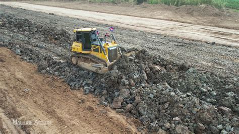 Mighty Wonderful Action Bulldozer SHANTUI DH17 Push Soil And Mud To