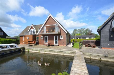 Holiday Cottages And Boat Hire The Norfolk Broads Riverside Rentals