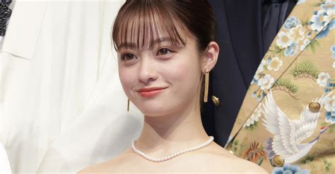 【画像・写真1枚目】橋本環奈 3年連続『紅白』司会、朝ドラ撮影中に不在もok『おむすび』不評でもnhkは“異例の特別扱い” 女性自身