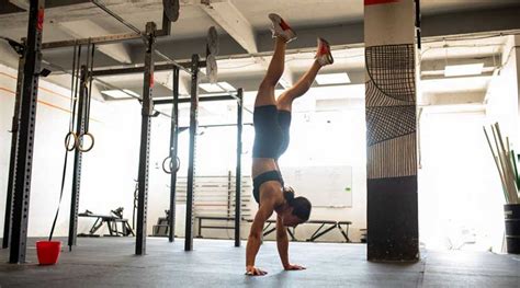 Guía Completa para Dominar las Flexiones Invertidas HSPU en CrossFit