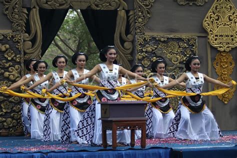 Upacara Manusuk Sima Kediri Antara Foto