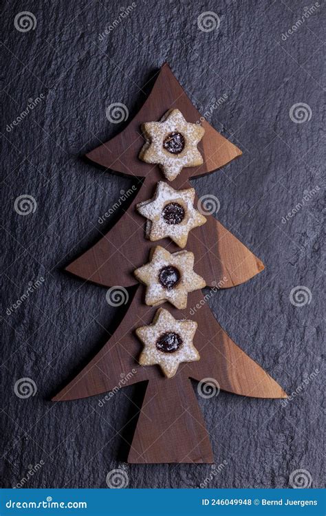 Galletas De Navidad En Madera Foto De Archivo Imagen De Postre