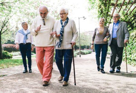 Gruppe Alter Menschen Lizenzfreies Foto B Bildagentur