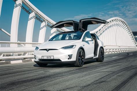 Mieten Sie ein Tesla Model X Weiß 2023 ID 05401 in Abu Dhabi Renty ae