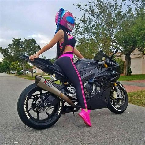 Biker Girl On Bmw S1000rr Girls On Bike Bikes Girls Girl Motorcyclist Bike Outfits Bmw Girl