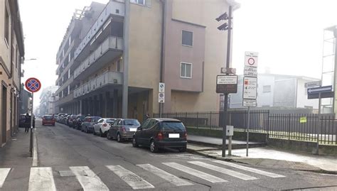 Melegnano Uomo Preso A Pugni In Pieno Centro Gli Rubano Il Portafoglio