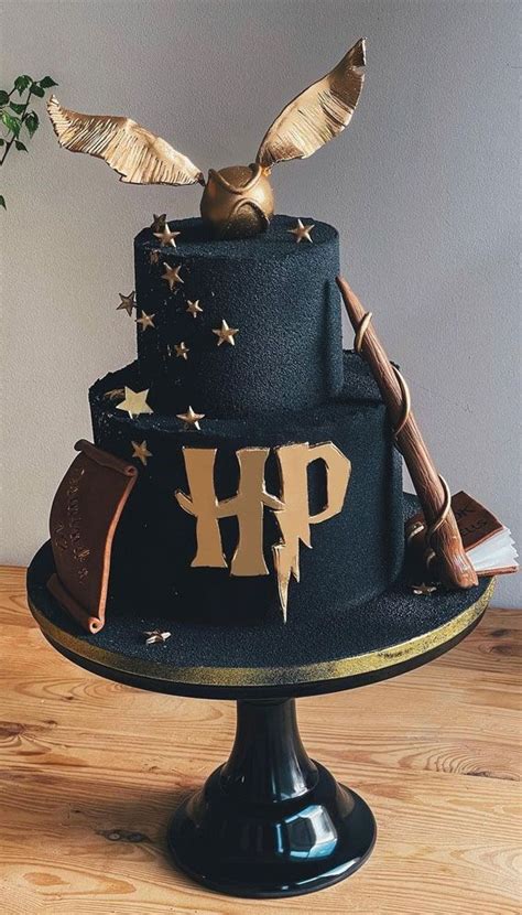 40 The Magical Harry Potter Cake Ideas White Cake With Gold Details