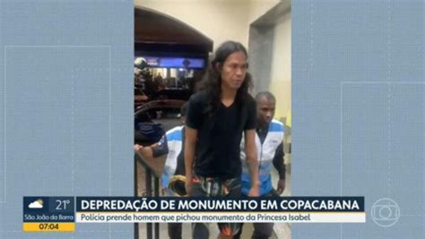 Homem Preso Por Pichar Monumento Em Copacabana C Meras De Seguran A