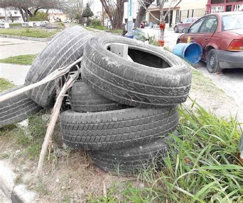 Convierten A Las Plazas En Tiraderos De Llantas