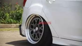 Modifikasi Simple Stance Untuk Ford Focus Hatchback Kesayangan Keluarga