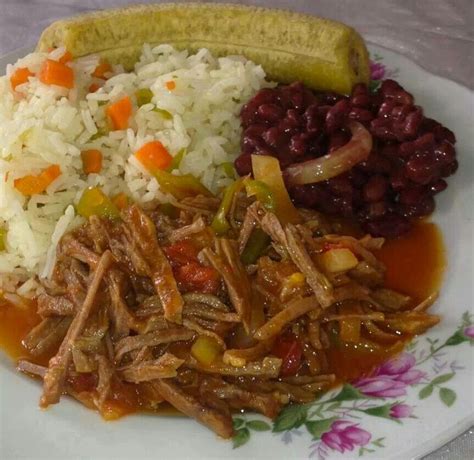 Carne Desmenuzada Frijoles Arroz Y Pl Tano Cocido Comida