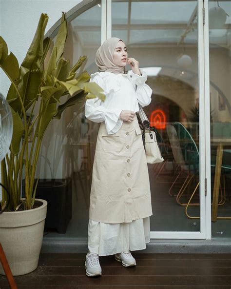 10 Inspirasi Style Hijab Dengan Button Skirt Menarik And Fashionable