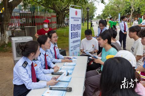 电白区税务局举办“医保宣传零距离 惠民政策暖人心”活动群众社保实践