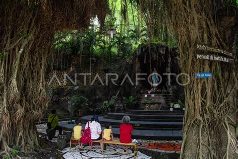 WISATA ROHANI GUA MARIA SENDANG SRININGSIH ANTARA Foto