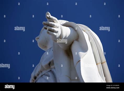 Christ The Redeemer Rio Hand Fotos Und Bildmaterial In Hoher