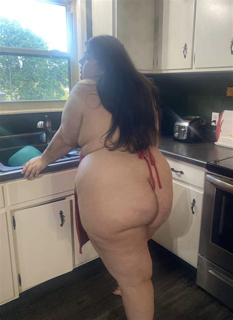 Cleaning Naked Is Way More Fun R Ssbbw