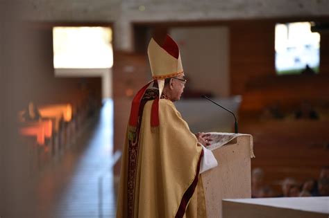 Toda A Nossa Vida Est Envolvida Pela Sant Ssima Trindade