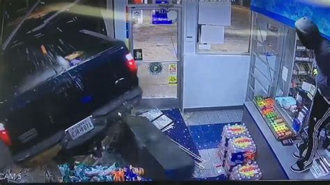 Thieves Drive Away With Atm After Smashing Into Store In East Houston Abc13 Houston