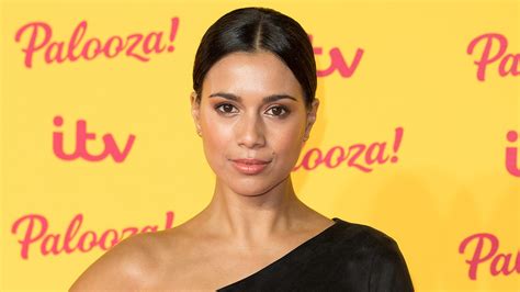 Fiona Wade Announces Engagement To Simon Cotton