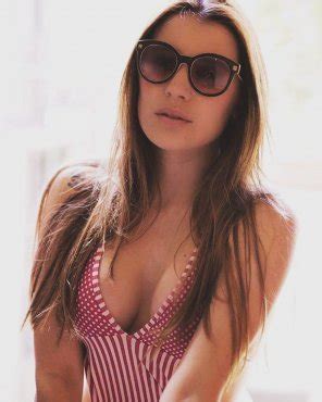 Sunglasses Cleavage Porn Pic