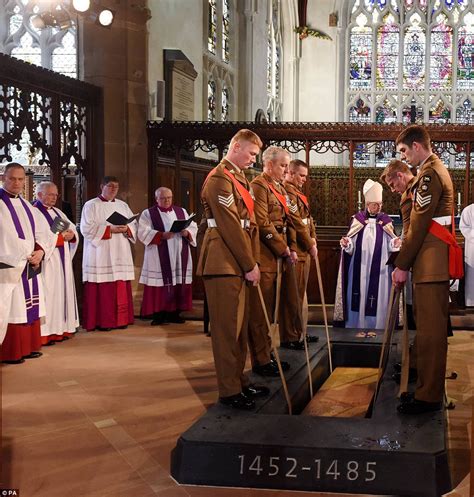 Benedict Cumberbatch Leads Tributes To Richard III At Royal Reburial In