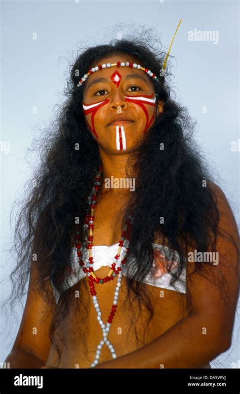 Dominica Carib Indian Dancer Stock Photo - Alamy