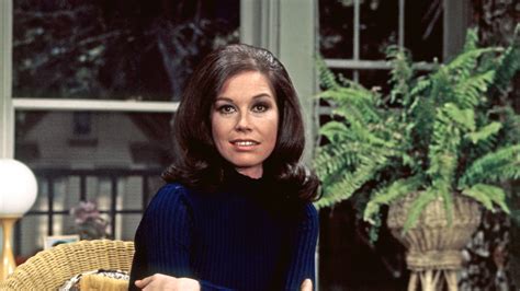 Mary Tyler Moore Net Worth 2024: Inside Scoop! - SurpriseSports