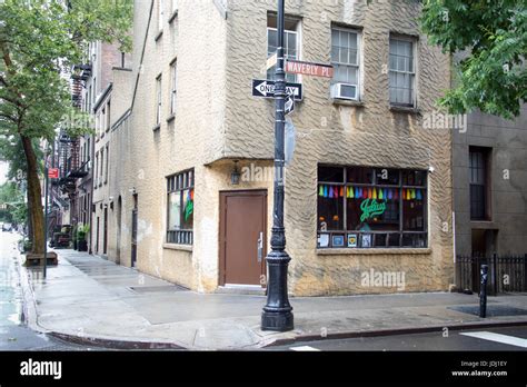 Le plus vieux gay du village Banque de photographies et dimages à haute résolution Alamy