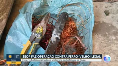 V Deo Opera O Derruba Ferro Velho Ilegal Em Terreno Da Prefeitura Na