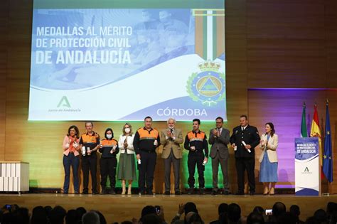 La Entrega De La Medalla Al M Rito De Protecci N Civil A Las