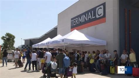 Aeroporto Di Catania Continuano I Disagi