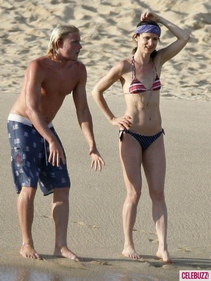Ai Girl Blog S Juliette Lewis Bikini Photos From Cabo