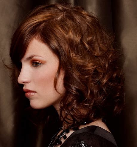 Frisuren mittellang locken Schönheit und Stil