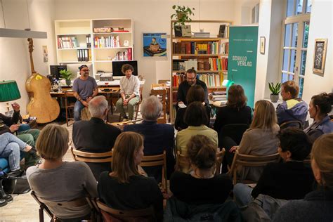 Impressionen der Buchvorstellung des Debütromans Ein Schaben