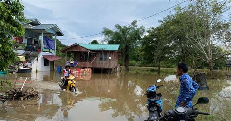 Pusat Pemindahan Pertama Mangsa Banjir Dibuka Di Segamat Berita Harian